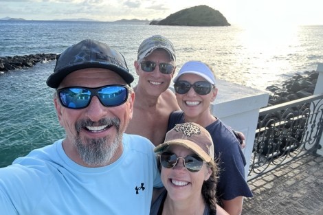 Review img # 4 of the yacht DRAGONFLY