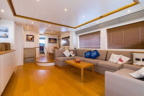 Review img # 10 of the yacht RIVIERA