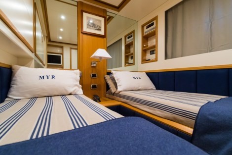 Review img # 6 of the yacht RIVIERA