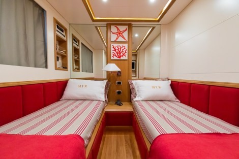Review img # 7 of the yacht RIVIERA