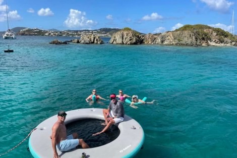 Review img # 38 of the yacht TOUCH THE SKY