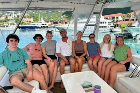 Review img # 24 of the yacht TOUCH THE SKY